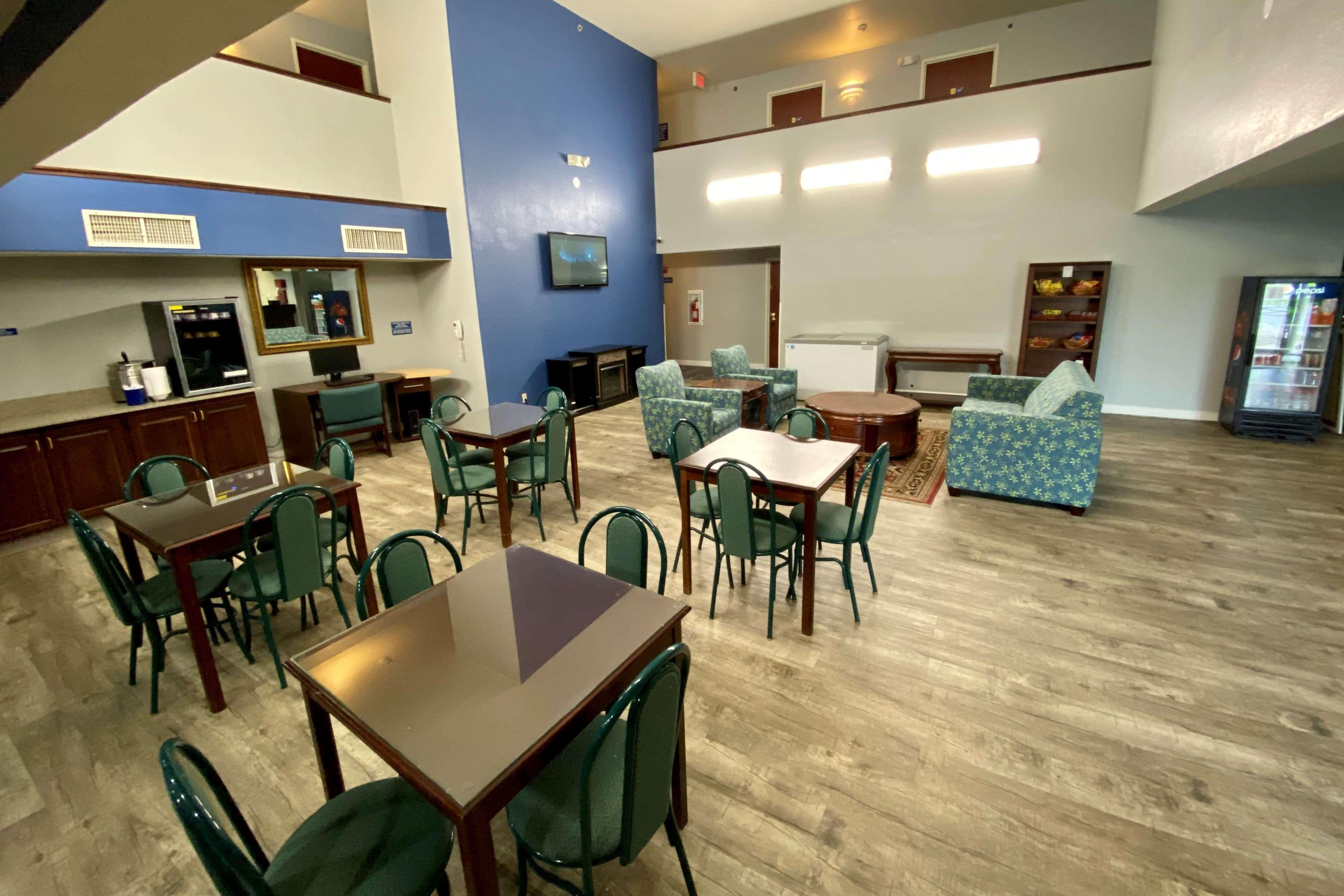 Baymont By Wyndham Swanton Hotel Екстериор снимка