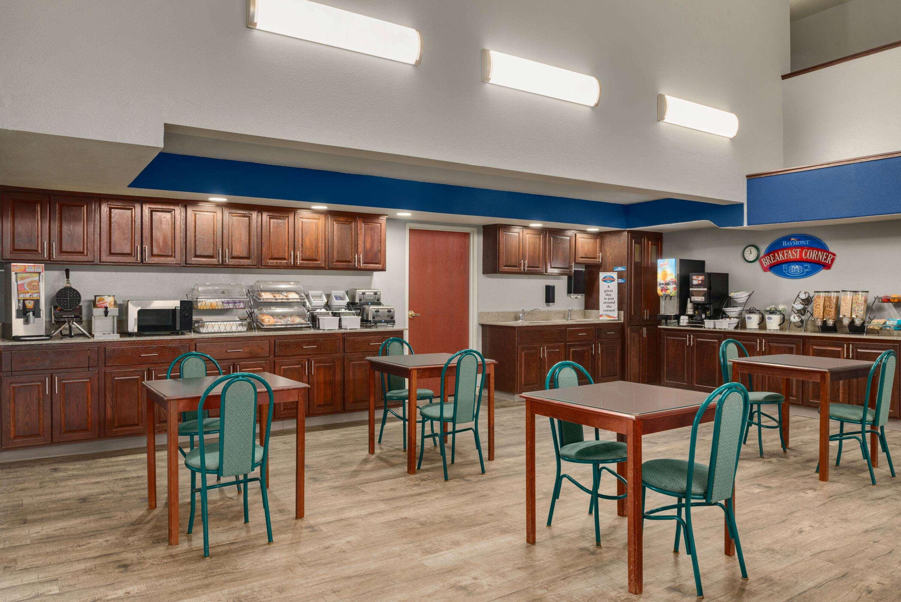 Baymont By Wyndham Swanton Hotel Екстериор снимка